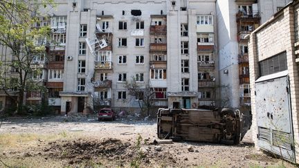 Une vue d'un immeuble détruit dans la ville de Sievierodonetsk (Ukraine), le 29 mai 2022. (ALEXANDER REKA/TASS/SIPA USA/SIPA / SIPA USA)