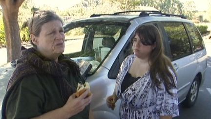 Des femmes dorment dans leur voiture en Californie. (ftv)