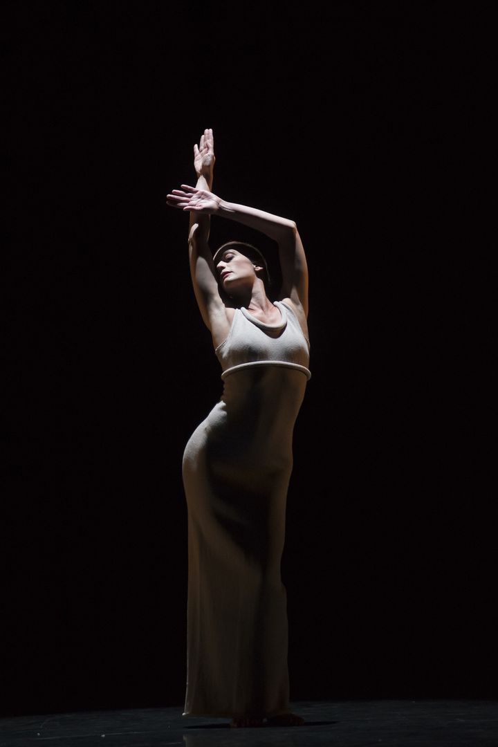 "Ekstasis" de Martha Graham dansé par Aurélie Dupont
 (Benoîte Fanton / Opéra national de Paris)