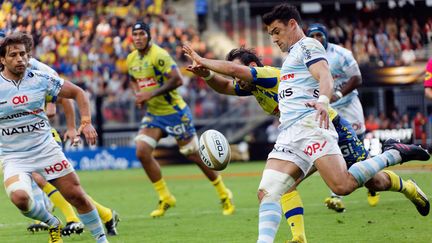 le Racing de Dan Carter a dû batailler face à Clermont (DOMINIQUE LERICHE / LUC BOUTRIA / MAXPPP)