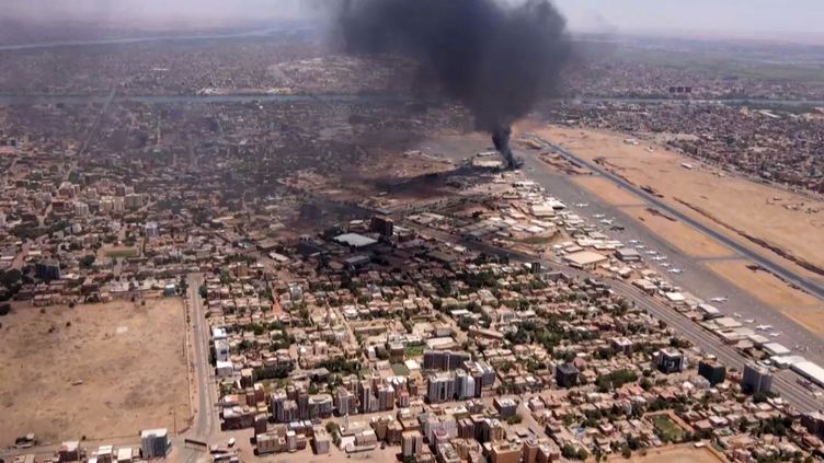 Black smoke rising above Khartoum International Airport as fighting rages between the forces of two rival generals on April 20, 2023. (- / AFP)