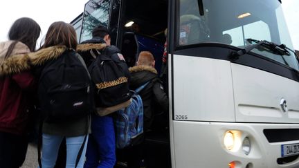 Un bus à Tavaux dans le département du Jura, le 29 février 2016 (photo d'illustration). (PHILIPPE TRIAS / MAXPPP)