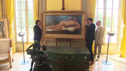 La vente aux enchères de la "Grande Baigneuse" de Gustave Courbet a lieu ce dimanche 4 juin au Château d'Artigny à Montbazon (Indre-et-Loire). (France 3 BFC)