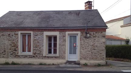 &nbsp; (Angèle, quatre ans, a été retrouvée morte lundi dans cette maison de Saint-Georges-de-Pointindoux, en Vendée, où elle résidait avec sa mère et le compagnon de cette dernière. Son corps portait des "traces évocatrices de violence" © Maxppp)