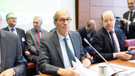 Eric Woerth, président de la commission des Finances de l'Assemblée nationale, entouré de membres de la commission, le 22 mai 2019 (CHRISTOPHE MORIN / MAXPPP)