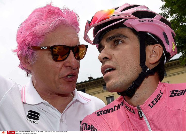 Oleg Tinkov et son coureur Alberto Contador, le 31 mai 2015 à Turin (Italie), lors de la dernière étape du Giro. (DANIEL DAL ZENNARO/AP/SIPA / AP)