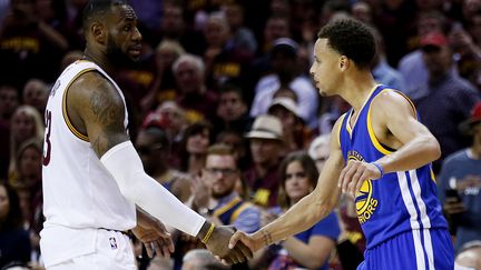 LeBron James et Stephen Curry, les stars de Cleveland et de Golden State (EZRA SHAW / GETTY IMAGES NORTH AMERICA)