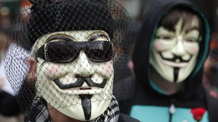 Des manifestants portent des masques de Guy Fawkes &agrave; Vienne (Autriche), le 31 mars 2012. (HEINZ-PETER BADER / REUTERS)