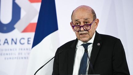 Guerre en Ukraine : « Il faut impérativement imposer un cessez-le-feu », affirme Le Drian