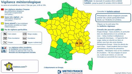 Apr&egrave;s l'Ard&egrave;che, l'axe orageux va se d&eacute;caler vers l'est et toucher la Dr&ocirc;me dans la matin&eacute;e du mercredi 23 octobre 2013. (METEO FRANCE  / FRANCETV INFO)