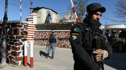 Le quartier g&eacute;n&eacute;ral de la police &agrave; Kaboul (Afghanistan) a &eacute;t&eacute; vis&eacute; par un attentat-suicide, le 9 novembre 2014. (SHAH MARAI / AFP)