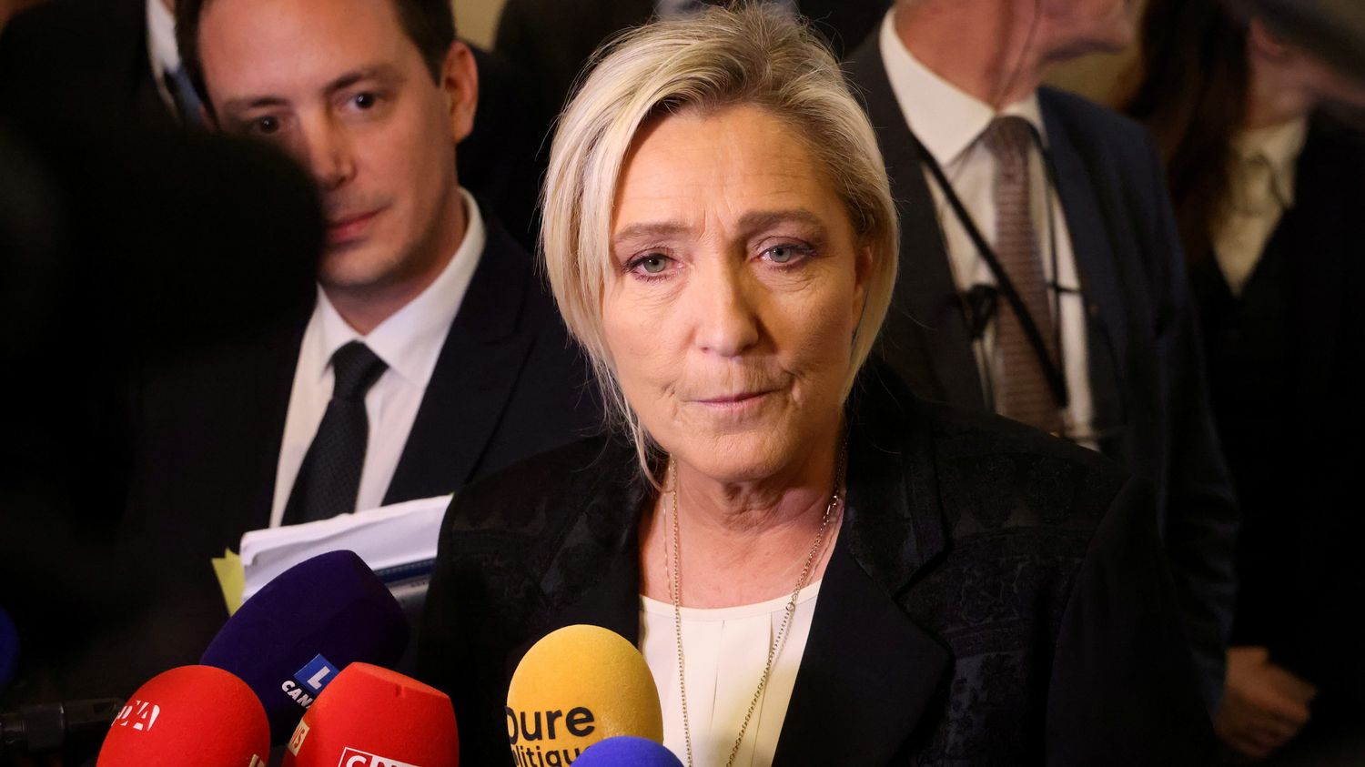 ÉDITO. Marine Le Pen Renforcée Par La Loi Immigration, Un Pas De Plus ...