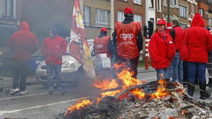 &nbsp; (Devant une usine Audi, à Bruxelles, aujourd'hui © REUTERS/Yves Herman)