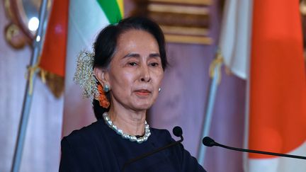 La cheffe du gouvernement birman, Ang San Suu Kyi, lors d'un discours le 9 octobre 2018 au Japon. (TOSHIFUMI KITAMURA / AFP)