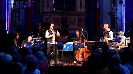 Le concert Klezmer en référence à Rabbi Jacob, à Saint-Léonard-de-Noblat
 (France 3 / Culturebox)