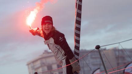 La navigatrice Clarisse Cremer après avoir franchi la ligne d'arrivée du Vendée Globe au large des Sables-d'Olonne, le 3 février 2021. (LOIC VENANCE / AFP)