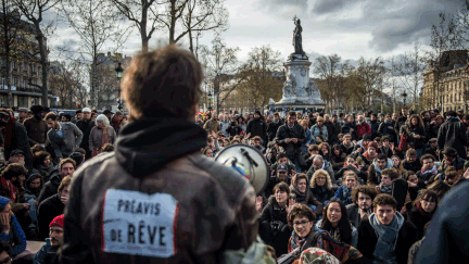 &nbsp; (La Nuit Debout et ses prises de paroles, place de la République, à Paris © MaxPPP)