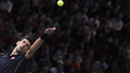 Le Serbe Novak Djokovic au service