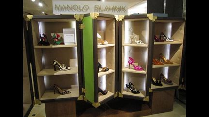 Vitrine présentant les modèles hiver 2012-2013 Manolo Blahnik
 (Corinne Jeammet)