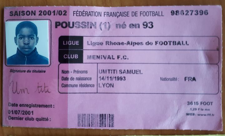 La licence de Samuel Umtiti au club de Menival.&nbsp; (CECILIA ARBONA / RADIO FRANCE)