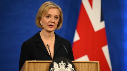 La Première ministre britannique, Liz Truss, lors d'une conférence de presse à Downing Street, à Londres, le 14 octobre 2022. (DANIEL LEAL / AFP)