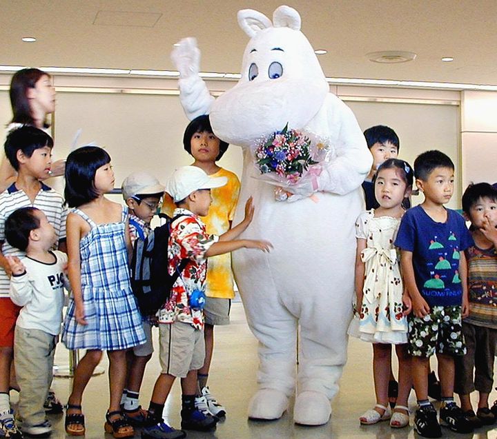 Moomin et enfants japonais
 (JIJI PRESS / AFP)