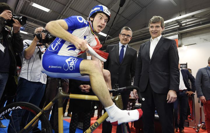 Yves Jégo et Arnaud Montebourg promeuvent la fabrication française, le 6 novembre 2015 au Salon du&nbsp;"Made in France", à Paris. (ALAIN JOCARD / AFP)