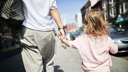 Franceinfo a recueilli les témoignages d'hommes et de femmes qui ont décidé de ne pas avoir d'enfants pour&nbsp;des raisons écologiques. (Photo d'illustration)&nbsp; (BALLYSCANLON / PHOTOGRAPHER'S CHOICE RF)