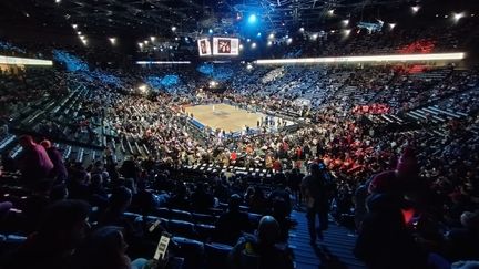 Il a fallu à peine trente petites minutes pour vendre les quelque 15 885 places disponibles de l'Accor Arena de Bercy pour le deuxième match de l'histoire de la NBA délocalisé en France le 18 janvier 2023. (JULIEN FRENOY / RADIOFRANCE)