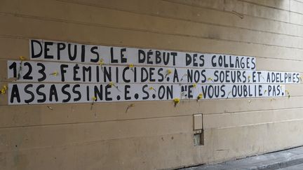 Des collages se sont multipliés sur les murs d'Ile-de France pour dénoncer les féminicides, comme ici à Pantin (Seine-Saint-Denis), le 22 août 2020. (MYRIAM TIRLER / HANS LUCAS / AFP)