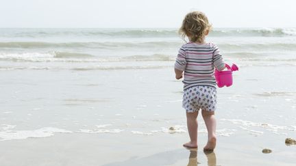 C'est la premi&egrave;re fois en France qu'une femme pacs&eacute;e avec une autre femme obtient l'autorit&eacute; parentale sur les enfants de cette derni&egrave;re.&nbsp; (PHOTOALTO / AFP)