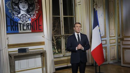 Emmanuel Macron&nbsp;lors de ses vœux à l'Elysée, le 31 décembre 2018. (MICHEL EULER / AFP)