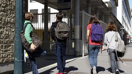 Illustration sur la rentrée scolaire de collégiens, en 2010. (FRÉDÉRIC DUGIT / MAXPPP)