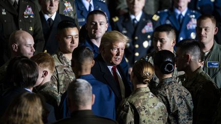 Donald Trump rencontre des militaires dans une base de Suitland, dans le Maryland (sur la côte Est des Etats-Unis), vendredi 20 décembre 2019.&nbsp; (AL DRAGO / CONSOLIDATED NEWS PHOTOS / AFP)