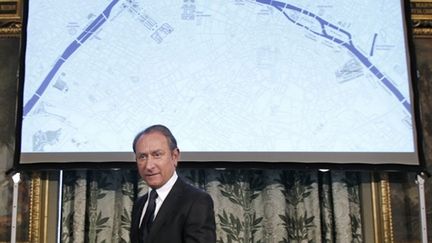 Bertrand Delanoë, le maire de Paris, présente ses projets pour les berges de Seine (14/04/2010) (AFP/FRANCOIS GUILLOT)