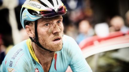 Le N&eacute;erlandais Lars Boom (Astana) &agrave; Cambrai (Nord),&nbsp;apr&egrave;s la quatri&egrave;me &eacute;tape du Tour de France 2015, mardi 7 juillet. (YORICK JANSENS / BELGA MAG / AFP)