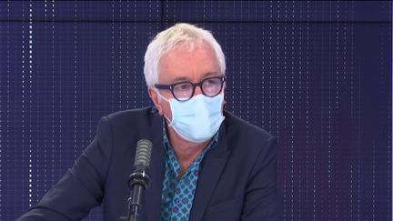 Le Pr&nbsp;Gilles Pialoux, chef du service des maladies infectieuses et tropicales de l'Hôpital Tenon à Paris, sur franceinfo. (FRANCEINFO / RADIOFRANCE)