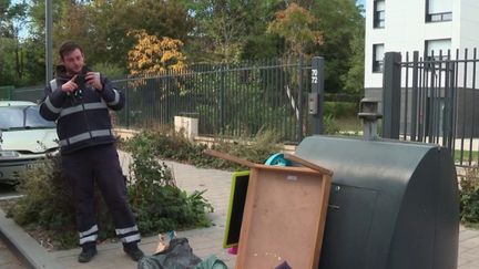 Pollution :&nbsp;quand des brigades font la chasse aux dépôts sauvages (France 2)