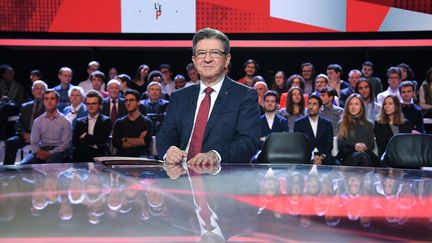 Le leader de La France insoumise, Jean-Luc Mélenchon, le 30 novembre 2017 sur le plateau de "L'Emission politique". (CHRISTOPHE ARCHAMBAULT / AFP)