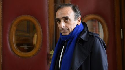 Eric Zemmour arrive le 6 novembre 2015 au tribunal correctionnel de Paris, où il est poursuivi pour incitation à la haine. (BERTRAND GUAY / AFP)