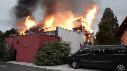 Incendie d'un gîte à Wintzenheim : deux personnes manquent encore à l’appel (France 2)