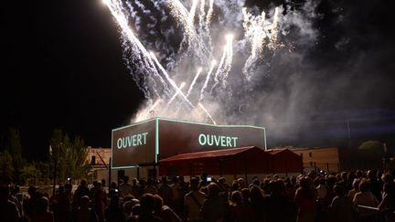 Spectacle pyrotechnique du Groupe F à la FabricA, lors de la cérémonie d'ouverture du Festival d'Avignon, le 5 Juillet 2013.
 (ANNE-CHRISTINE POUJOULAT / AFP)