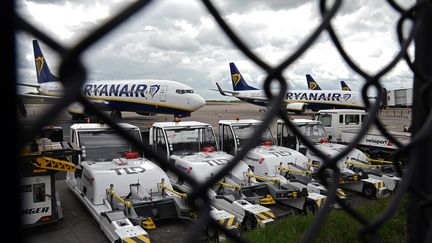 En cas de rejet de l'accord salarial par le personnel, la direction de Ryanair dit vouloir supprimer 20% de ses effectifs en France, soit 50 salariés. (OLI SCARFF / AFP)