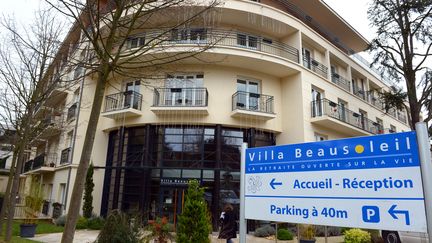 Une r&eacute;sidente de maison de retraite de Chaville (Hauts-de-Seine) a &eacute;t&eacute; expuls&eacute;e vendredi 4 janvier pour loyers impay&eacute;s. (MIGUEL MEDINA / AFP)