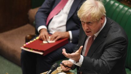 Le Premier ministre britannique, Boris Johnson, s'exprime à la Chambre des communes, le 14 septembre 2020, à Londres (Royaume-Uni). (REUTERS)