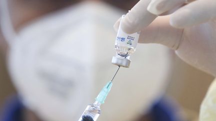 Covid-19 : sans vaccination, les soignants seront privés de travail