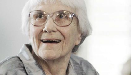 L'auteure am&eacute;ricaine Harper Lee, le 20 ao&ucirc;t 2007 lors d'une c&eacute;r&eacute;monie d'hommage au capitole de Montgomery (Alabama,&nbsp;Etats-Unis). (ROB CARR/AP/SIPA / AP)