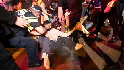 Georgian police arrest demonstrators during a rally against the law "foreign influence"May 2, 2024. (GIORGI ARJEVANIDZE / AFP)