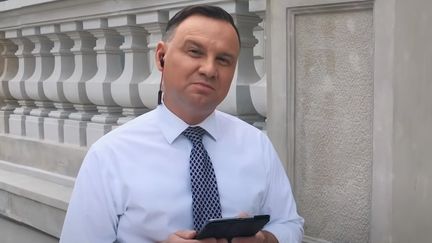 Le président polonais&nbsp;Andrzej Duda lors de sa participation au challenge pour récolter des fonds au profit des hôpitaux (CAPTURE D'ECRAN YOUTUBE)