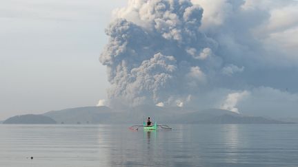 Philippines : un paysage recouvert de cendres